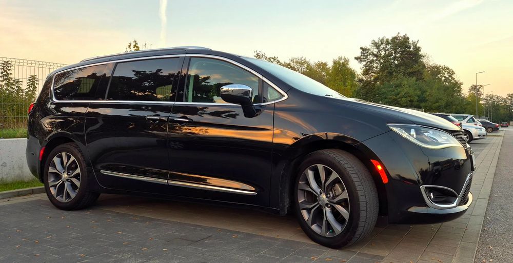 Chrysler Pacifica Limited, panorama, odkurzacz, ekraniki, monitory w zagłówkach!