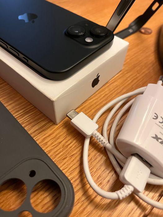 iPhone 15 impecável