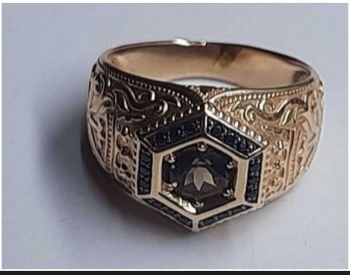 Чоловічий золотий перстень