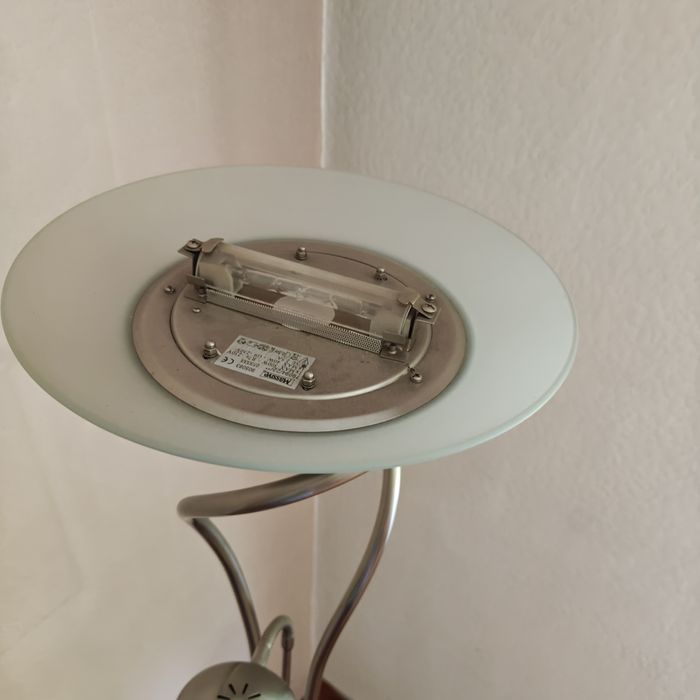 Lampa stojąca z regulacją
