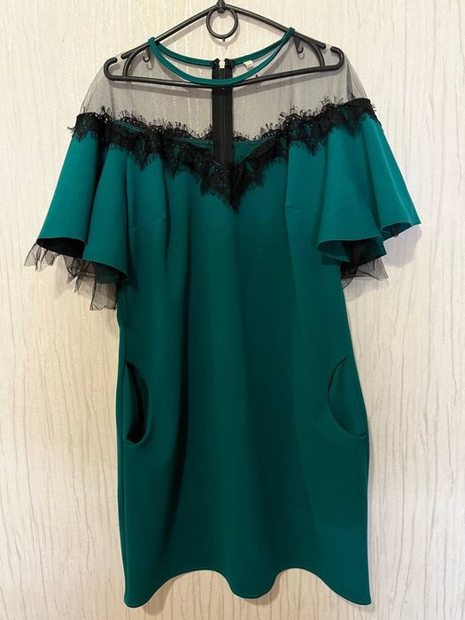 Продам сукню зелену