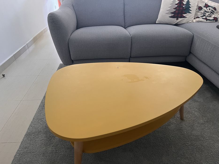 Mesa de centro em Madeira