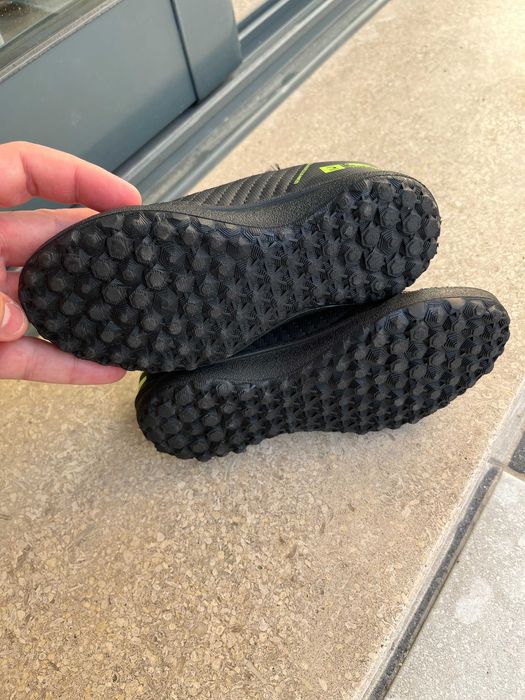 Chuteiras de Futebol p/Criança KIPSTA - Tam 28 - Como novas