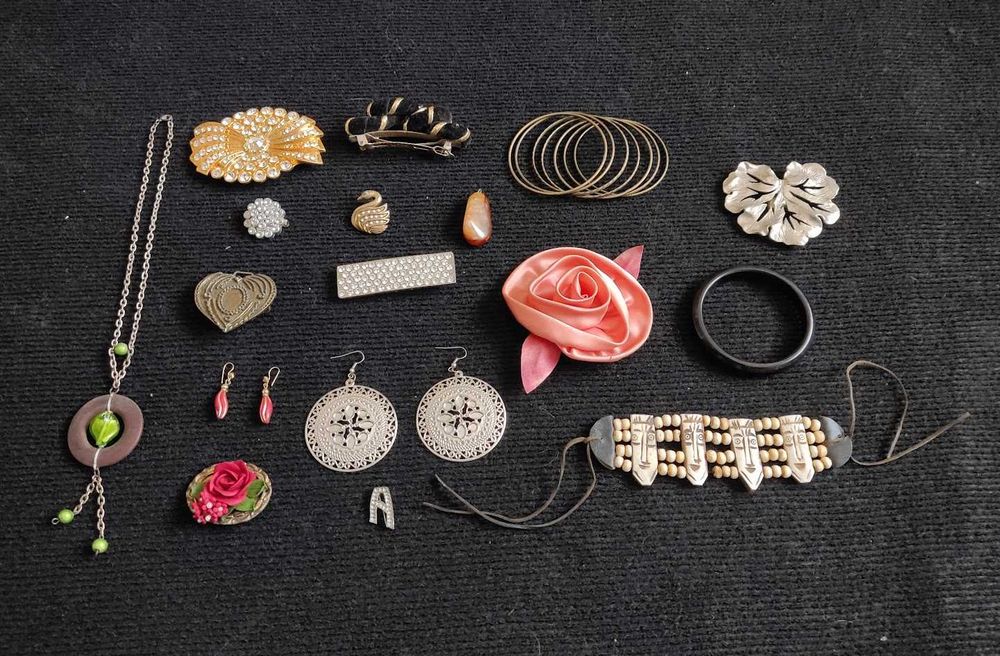 Peças artigos bijuteria adornos pendentes brincos colares
