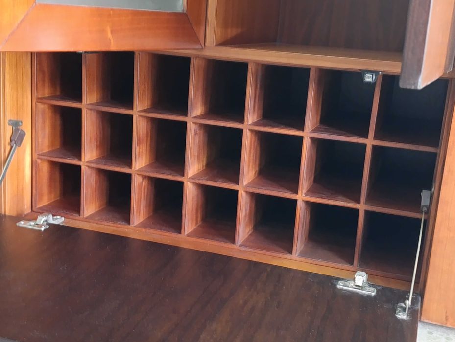 Móvel louceiro / garrafeira novo