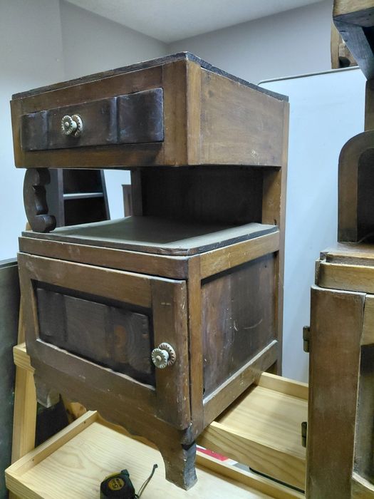 Mesa cabeceira peniqueira