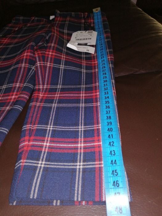 Spodenki w kratę dla dziewczynki rozmiar 104 firmy Zara