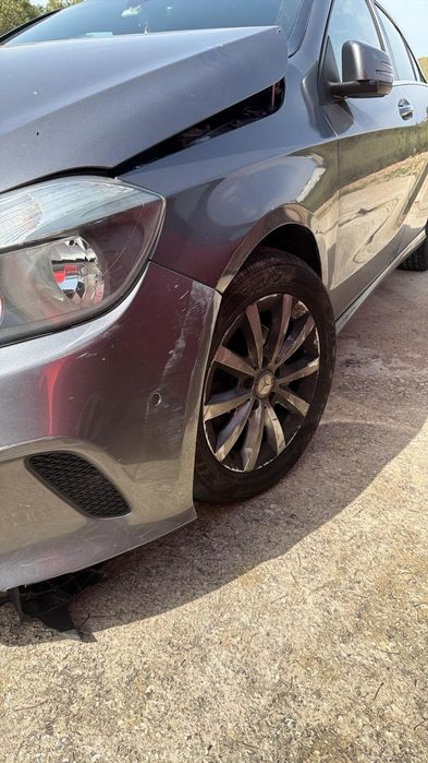 Mercedes A180 2016 todas as peças disponíveis