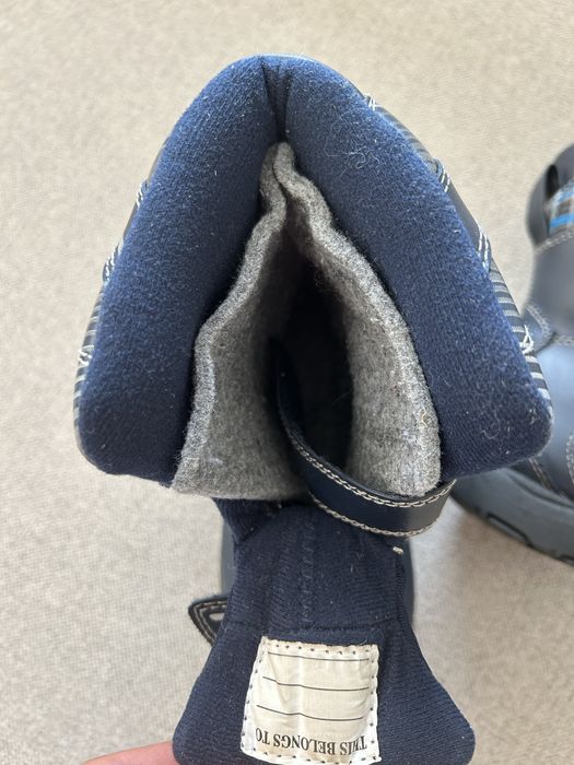 Calças, botas e luvas para a neve