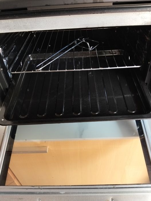 Mini forno HAEGER - em muito bom estado de conservação. Com pouco uso.