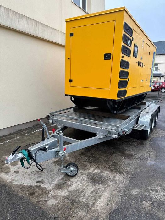 Оренда Трьохосьовий причеп з гальмами під генератор та інші вантажі
