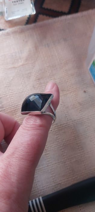 Продам шикарный набор серебра с камнем