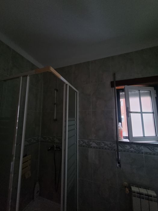 Aluga-se quarto com casa de banho privativa em Marzovelos