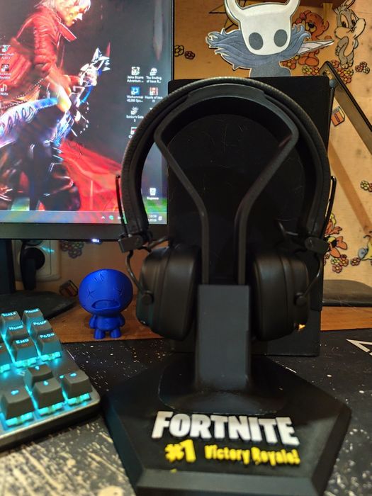 Подставка для наушников в стиле Fortnite