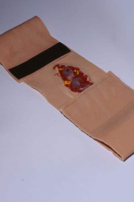 Силіконовий тренажер  "проникаюче поранення живота". Тактична медицина