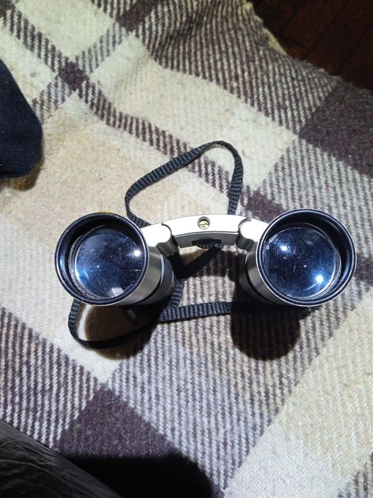 Компактный бинокль ,,Bushnell''