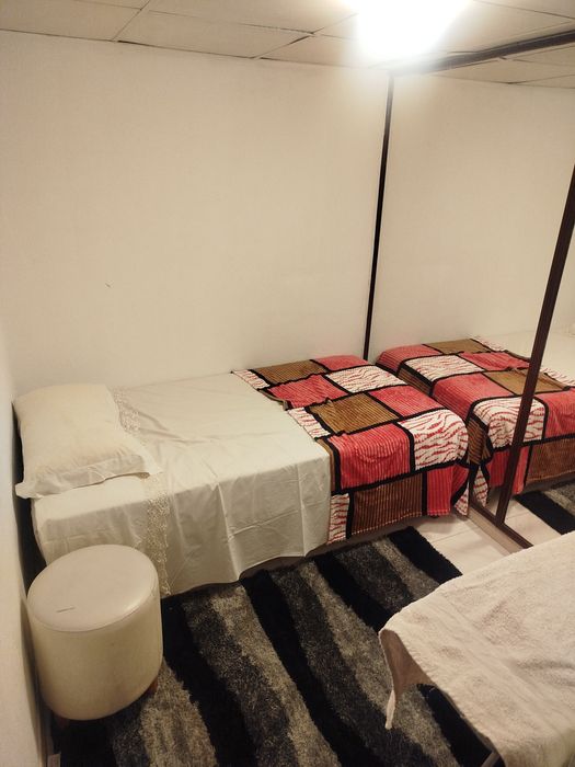 Quarto para alugar  na ameixoeira  com ar condicionado.