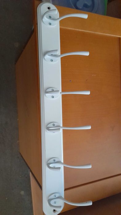 Cabides de madeira brancos para parede