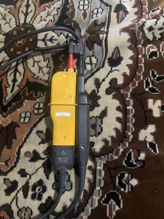 Тестер напряжения Fluke t150