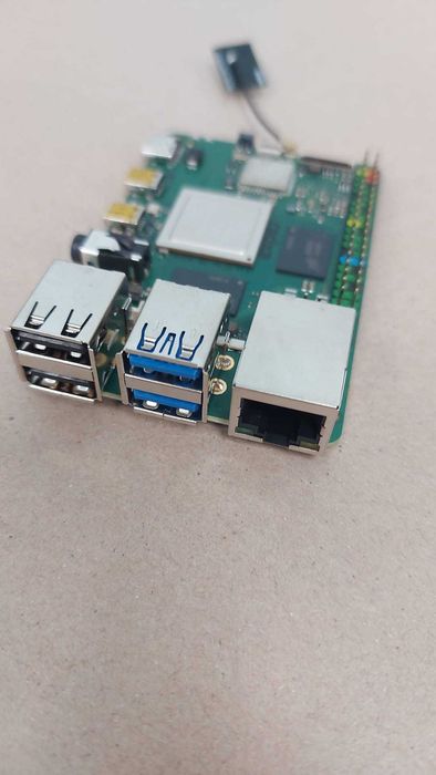 ROCK 4 Model C + 4Gb - Novo (equivalente ao raspberry pi 4 4Gb)