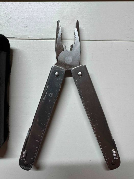 Victorinox SwissTool Original com Estojo em Pele – Multifunções Suíça