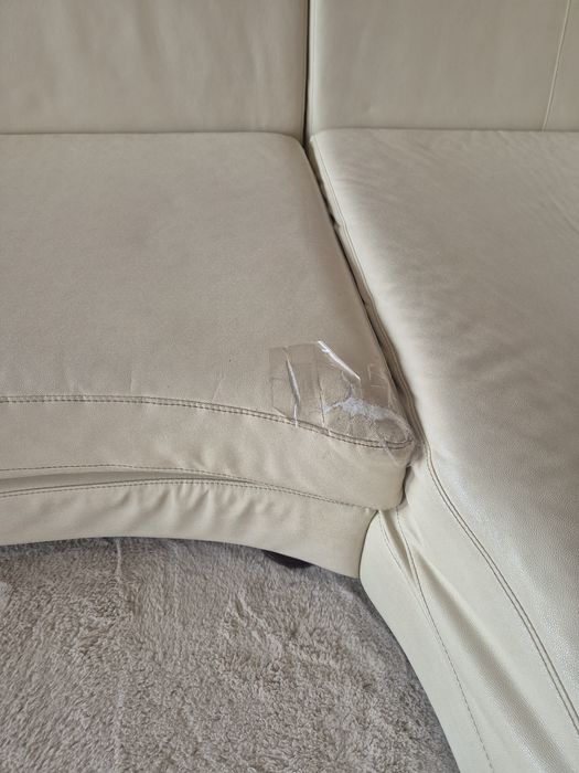 Sofá de cor  beje usado
