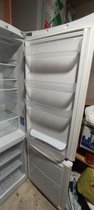 Холодильник indesit