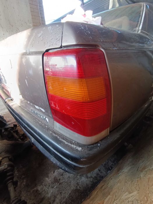 Стоп Опель Омега А Задние фары Стопы Opel Omega A Седан