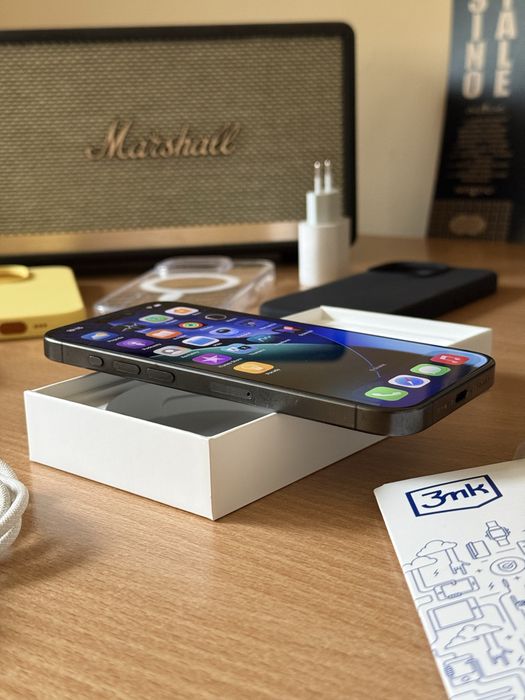 iPhone 15 Pro Black Titanium 128GB ZESTAW 3x etui, szkło, fast charger Czarny