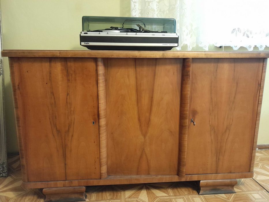 Kredens komoda fornir