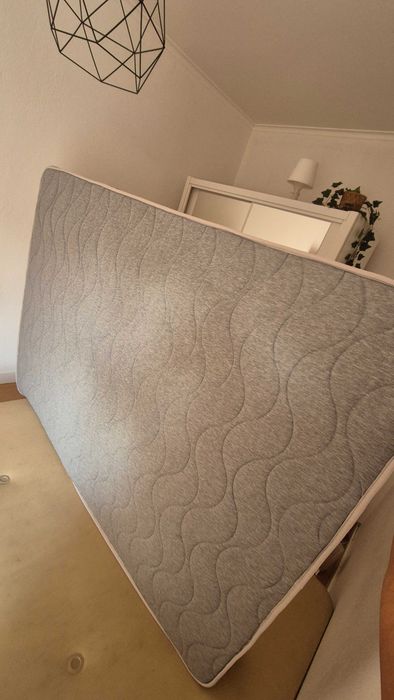 Colchão Invictus Packt 140x190 cm – Excelente Estado