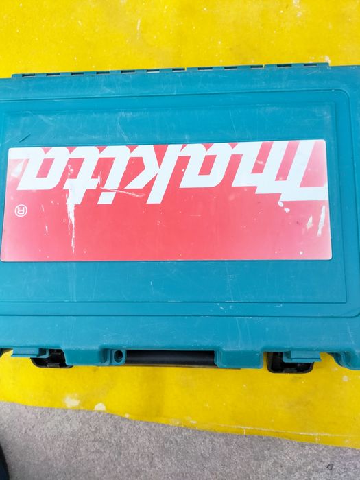 Makita  Maquina de furar com  Martelo