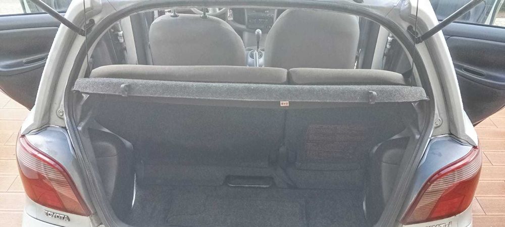 Toyota Yaris 1.0 VVTi, versão terra , em ótimo estado