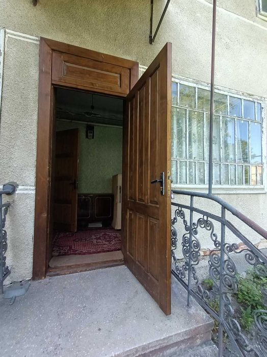 Продається будинок та земельна ділянка /Івано- Франк.