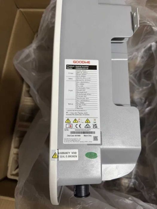 Гибридный инвертор GoodWe GW6000- ES-20 и аккумуляторная батарея