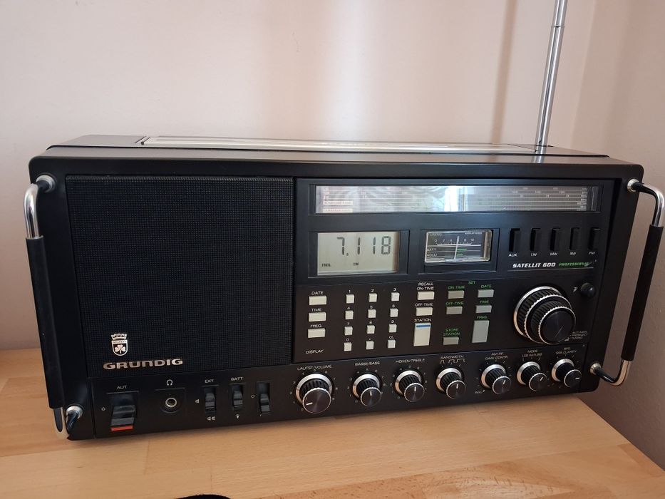 Продам радіо GRUNDIG SATELLIT 600