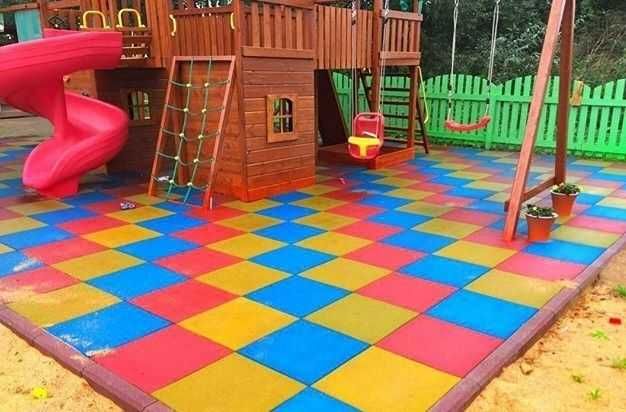 Гумова плитка 500*500 мм від виробника для дитячих майданчиків