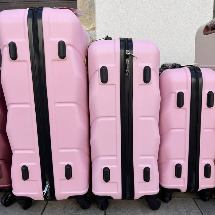 Чемодан дорожный валіза на 4 колес Нова Нові