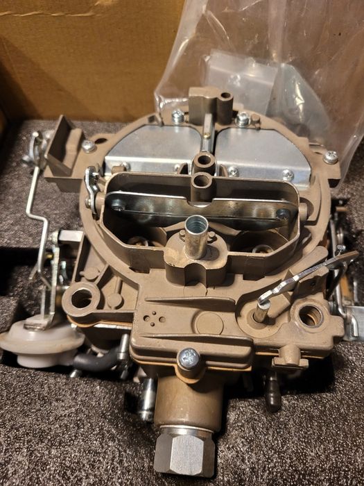 Gaźnik v8 4 gardzielowy