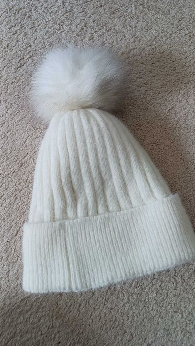 Білосніжна шапка moncler (s/m adult/teen)