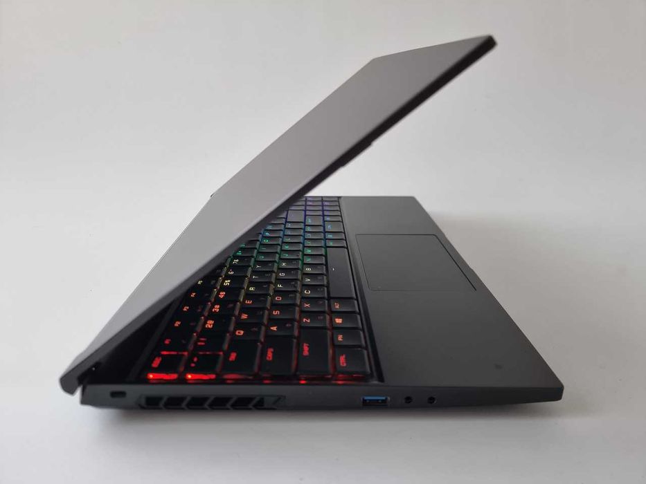 Ігровий ноутбук Eluktronics 15 R7 5800H/RTX 3080 16GB/RAM 16GB/SSD 512GB/QHD 165Hz