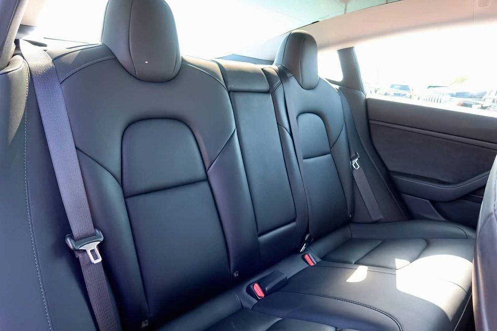 Tesla Model 3      2019