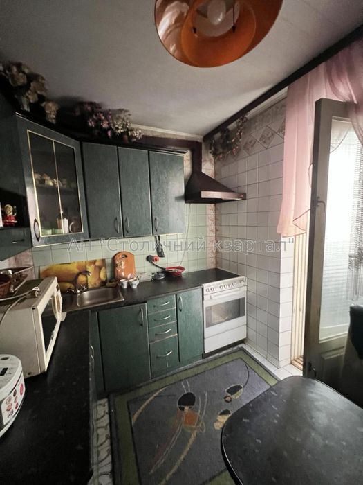 метро Житомирська Чотирикімнатна Пушиної 49