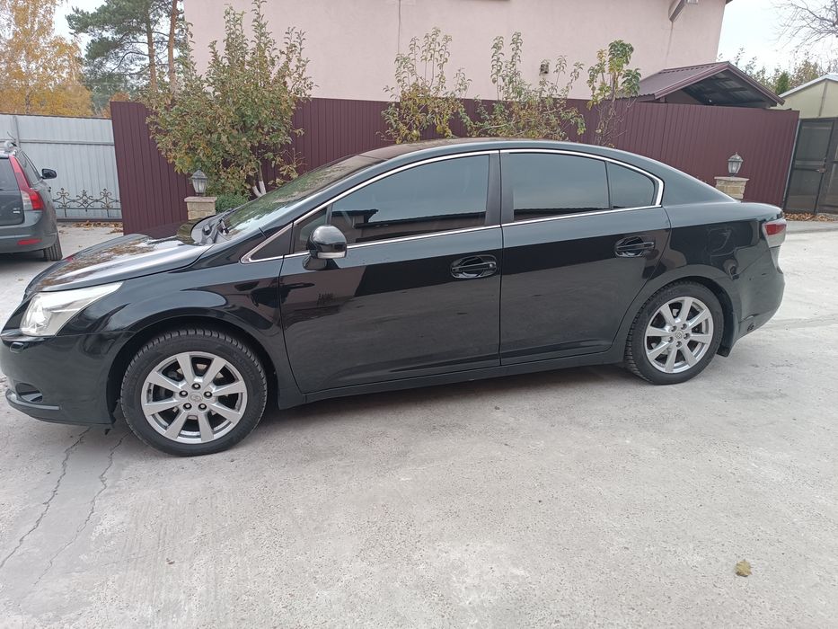 Продаж Тойота авенсіс