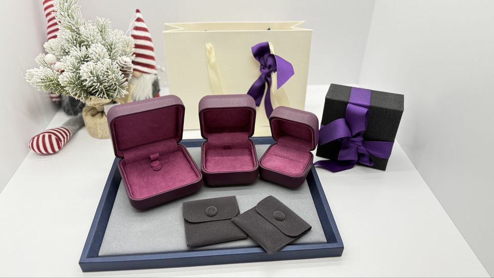 Комплект під ювелірні вироби No name.Замш.