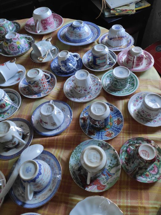 Various mugs.446353432265379843