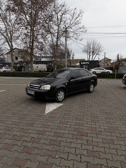 Лачеті в гарному стані
В рідній фарбі
Кондиціонер працює 
Пічка працює
Обслуговували тільки оригінальними запчастинами
Електро скло підйомники
Гідропідсилювач керма
Мотор працює тихо, не димить
По коробці і щепленню питань немає
Без рижиків і корозії
Переоформлення без проблем 
Газ працює