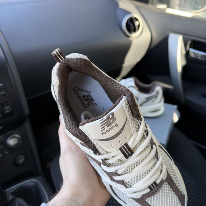 Жіночі кросівки нюбеланс білі сітка New balance 530 brown white