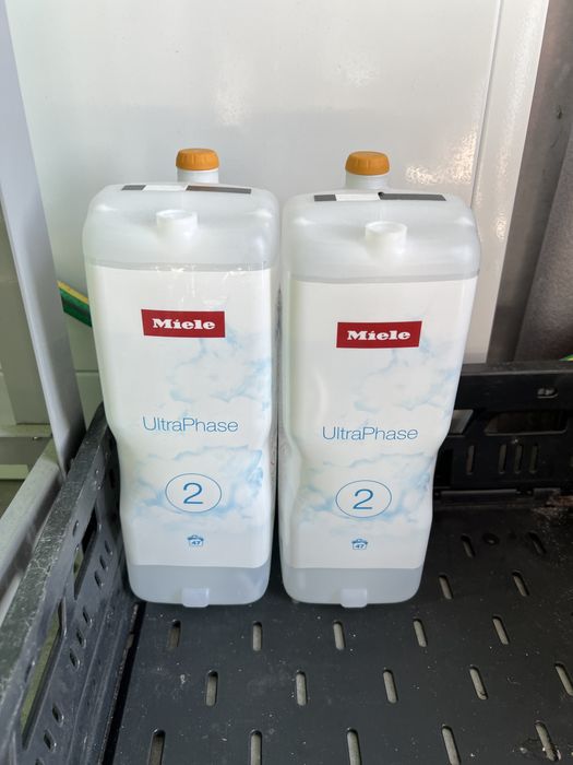 Dwa płyny Miele UltraPhase 2