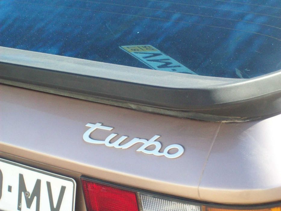 PORSCHE 944 Turbo